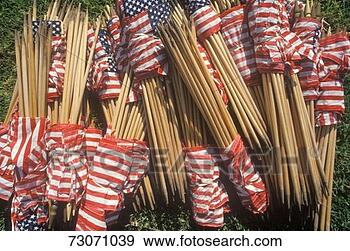 Stock Photograph - 'bundles of american 
flags,  memorial 
day,  veteran's 
cemetery,  los. 
fotosearch - search 
stock photos, 
pictures, images, 
and photo clipart