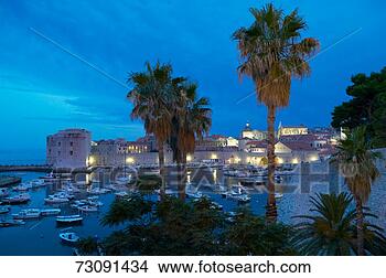 Stock Photo - croatia, dubrovnik, 
harbour, night. 
fotosearch - search 
stock photos, 
pictures, images, 
and photo clipart