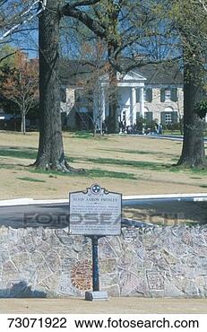 Stock Photo - 'entrance to graceland, 
home of elvis 
presley, memphis, 
tn'. fotosearch 
- search stock 
photos, pictures, 
images, and photo 
clipart