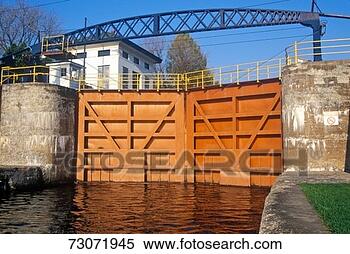 Stock Image - 'erie canal, 20 
mile park locks, 
erie, ny'. fotosearch 
- search stock 
photos, pictures, 
images, and photo 
clipart