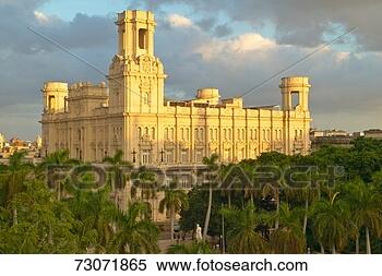 Stock Image - 'historic colonial 
building in old 
havana, cuba at 
sunset'. fotosearch 
- search stock 
photos, pictures, 
images, and photo 
clipart