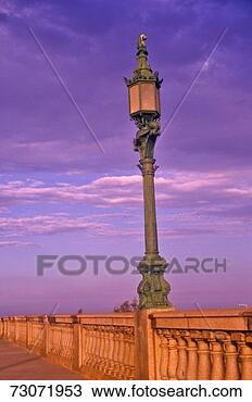 Stock Photo - 'lamps on london 
bridge at lake 
havasu, az at 
sunrise'. fotosearch 
- search stock 
photos, pictures, 
images, and photo 
clipart