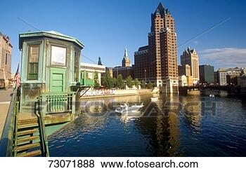 Stock Photo - 'milwaukee skyline 
with menomonee 
river in foreground, 
wi'. fotosearch 
- search stock 
photos, pictures, 
images, and photo 
clipart