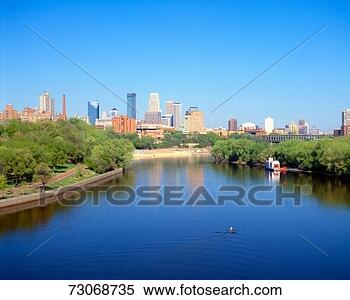 Stock Image - 'minneapolis skyline 
and mississippi 
river, minnesota'. 
fotosearch - search 
stock photos, 
pictures, images, 
and photo clipart