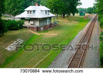 Stock Photo - 'montpelier train 
 station and tracks 
in montpelier 
station,  va. 
fotosearch - search 
stock photos, 
pictures, images, 
and photo clipart