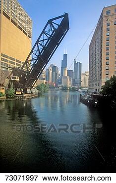 Picture - 'raised drawbridge, 
chicago, illinois'. 
fotosearch - search 
stock photos, 
pictures, images, 
and photo clipart