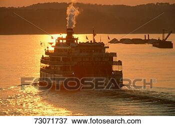 Picture - rear view of the 
delta miss queen 
steamboat on the 
mississippi river. 
fotosearch - search 
stock photos, 
pictures, images, 
and photo clipart