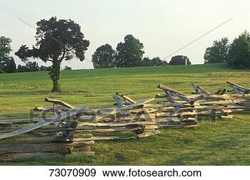 Stock Photograph - 'split rail fence 
appomattox courthouse 
historic national 
park. fotosearch 
- search stock 
photos, pictures, 
images, and photo 
clipart