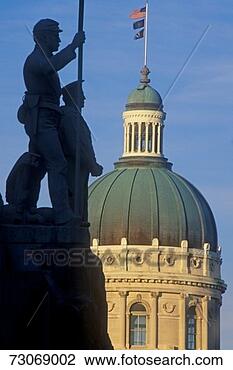 Stock Photo - 'state capitol 
of indiana, indianapolis'. 
fotosearch - search 
stock photos, 
pictures, images, 
and photo clipart