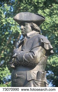 Stock Photography - 'statue of robert 
morris,  founding 
father and signer 
of declaration. 
fotosearch - search 
stock photos, 
pictures, images, 
and photo clipart