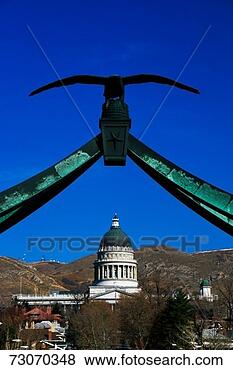 Stock Photo - this is the state 
capitol building 
with the eagle 
gate above it 
it. fotosearch 
- search stock 
photos, pictures, 
images, and photo 
clipart