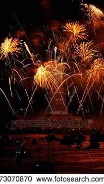 Stock Photography - this is the statue 
of liberty and 
fireworks on liberty 
weekend. fotosearch 
- search stock 
photos, pictures, 
images, and photo 
clipart