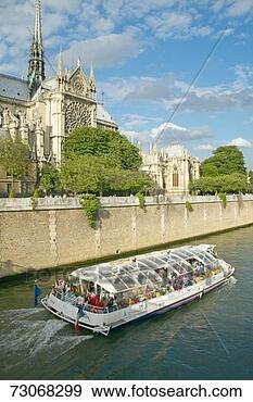 Stock Photograph - 'tour boat in 
the seine river 
passing by notre 
dame cathedral. 
fotosearch - search 
stock photos, 
pictures, images, 
and photo clipart