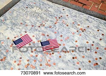 Stock Photography - 'two flags for 
ben franklin's 
gravestone in 
christ church 
burial. fotosearch 
- search stock 
photos, pictures, 
images, and photo 
clipart