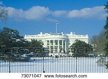 Picture - 'the white house 
in winter, washington, 
dc'. fotosearch 
- search stock 
photos, pictures, 
images, and photo 
clipart