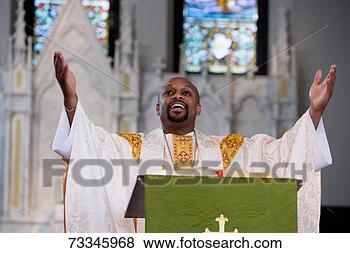 Banco de Imagem - padre,  orando, 
 púlpito. fotosearch 
- busca de fotos, 
imagens e clipart