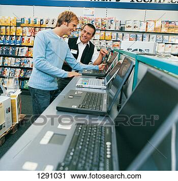 Arquivo de Fotografia - loja,  assistente, 
 ajudando,  cliente, 
 laptop,  computador, 
 loja. fotosearch 
- busca de fotos, 
imagens e clipart