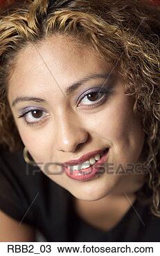 Banco de Imagem - fim,   cima,  
 bonito,   jovem, 
  hispânico,  
 mulher,   ela, 
  olha. fotosearch 
- busca de fotos, 
imagens e clipart