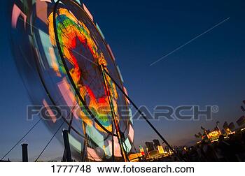 Stock Photo - close up of a 
ferris wheel at 
night. fotosearch 
- search stock 
photos, pictures, 
images, and photo 
clipart