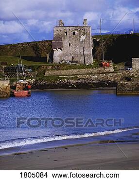 Stock Photo - clare island, 
grace o'malley's 
castle in ballytoohy, 
harbour, ireland. 
fotosearch - search 
stock photos, 
pictures, images, 
and photo clipart