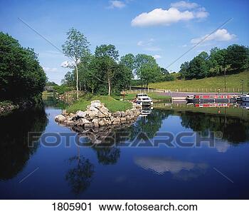 Stock Photography - cruising, lough 
garadice, co leitrim, 
shannon erne waterway, 
ireland. fotosearch 
- search stock 
photos, pictures, 
images, and photo 
clipart