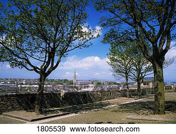 Stock Photograph - derry city, view 
from grand parade 
over bogside, 
ireland. fotosearch 
- search stock 
photos, pictures, 
images, and photo 
clipart