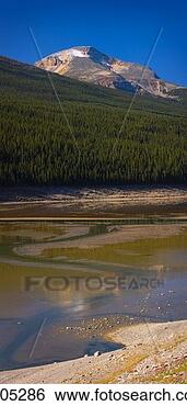 Stock Photo - panoramic of the 
self-draining 
medicine lake 
and mountain. 
fotosearch - search 
stock photos, 
pictures, images, 
and photo clipart