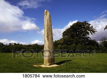 Stock Photo - standing stone, 
ireland's tallest, 
19 feet tall, 
punchestown, ireland. 
fotosearch - search 
stock photos, 
pictures, images, 
and photo clipart