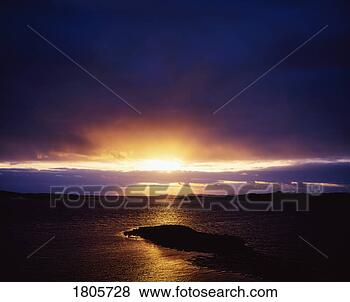Stock Photo - sunset, roaring 
water bay, baltimore, 
west cork, ireland. 
fotosearch - search 
stock photos, 
pictures, images, 
and photo clipart