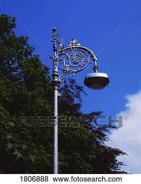 dublin-street-lamp_%7E1806888.jpg