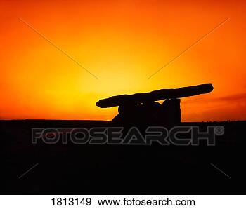 Stock Photograph - poulnabrone dolmen, 
the burren, co 
clare, ireland. 
fotosearch - search 
stock photos, 
pictures, images, 
and photo clipart