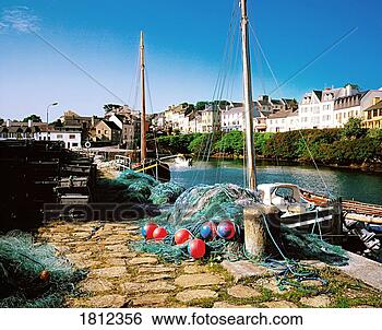 Stock Photo - roundstone harbour, 
connemara, co 
galway, ireland. 
fotosearch - search 
stock photos, 
pictures, images, 
and photo clipart