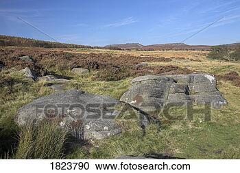 Stock Photography - towards higger 
tor and carl wark, 
derbyshire, england. 
fotosearch - search 
stock photos, 
pictures, images, 
and photo clipart