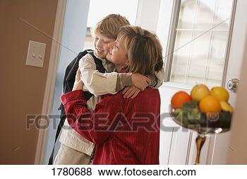 ���� �� ��� ��� ... mother-hugs-child_%7