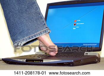 Hazır Fotoğraflar - kavram,  golf 
sopasiyla vurmak, 
 dair,  laptop, 
 klavye. fotosearch 
- foto, resim, 
görüntü ve foto 
klipart ara