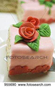 அழகிய கேக்  birthday cake  - Page 3 Piece-birthday-cake_~955690