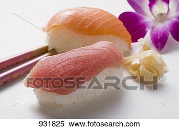 nigiri-sushi-tuna_~931825.jpg