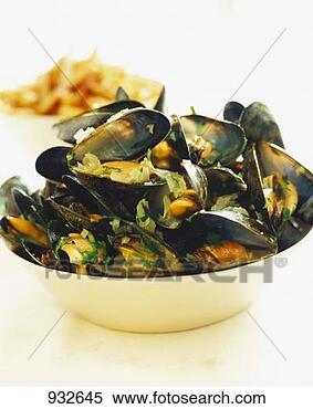 Stock Image - mussels in white 
wine. fotosearch 
- search stock 
photos, pictures, 
images, and photo 
clipart