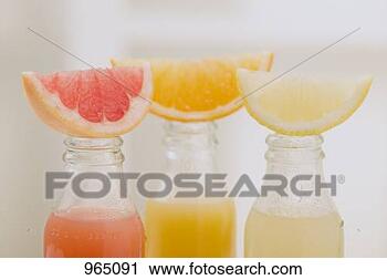 لعبة اناالكومندا شارك يمكن تبقا انت الكومندا ؟؟؟؟ - صفحة 5 Three-fruit-juices_~965091