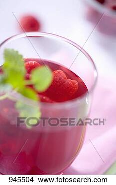 لعبة اناالكومندا شارك يمكن تبقا انت الكومندا ؟؟؟؟ - صفحة 5 Glass-raspberry-juice_~945504