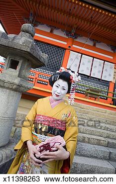 Stock Photo - japan, kyoto, 
kiyomizu dera 
temple, woman 
in traditional 
dress. fotosearch 
- search stock 
photos, pictures, 
images, and photo 
clipart