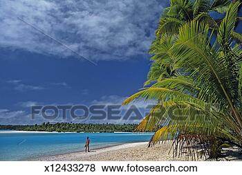 Stock Photo - cook islands, 
one foot island, 
young woman walking 
on beach, rear 
view. fotosearch 
- search stock 
photos, pictures, 
images, and photo 
clipart