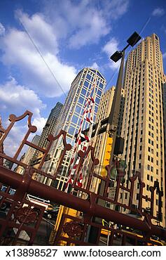 Picture - usa, illinois, 
chigaco, downtown 
office blocks, 
low angle view. 
fotosearch - search 
stock photos, 
pictures, images, 
and photo clipart