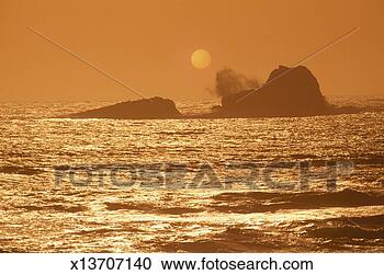 Stock Photography - canada,  british 
columbia,  tofino, 
 sunset over pacific 
coast with. fotosearch 
- search stock 
photos, pictures, 
images, and photo 
clipart
