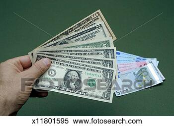 Banque d'Image - gros plan, homme, 
main, nous, billets 
banque, euro, 
billets banque. 
fotosearch - recherchez 
des photos, des 
images et des 
cliparts