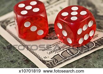 Dva, hrát v kostky, jeden, sto, dolar, cukrovat se, detail Zobrazit velký fotografický snímek Stock Photograph - dva, hrát v kostky, jeden, sto, dolar, cukrovat se, detail. fotosearch - hledat snímky z obrázků a klipartů s fotografiemi