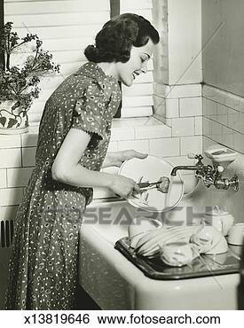 woman-washing-dishes_~x13819646.jpg