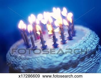 அழகிய கேக்  birthday cake  - Page 2 Tungsten-toned-close-up_~x17286609