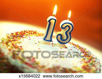 அழகிய கேக்  birthday cake  - Page 2 Close-up-birthday-cake_~x15684022