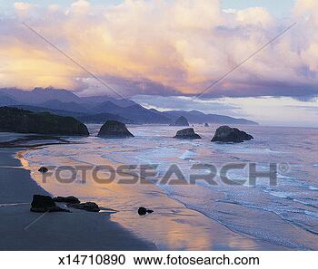 Stock Photography - crescent beach, 
ecola state park, 
oregon, usa. fotosearch 
- search stock 
photos, pictures, 
images, and photo 
clipart